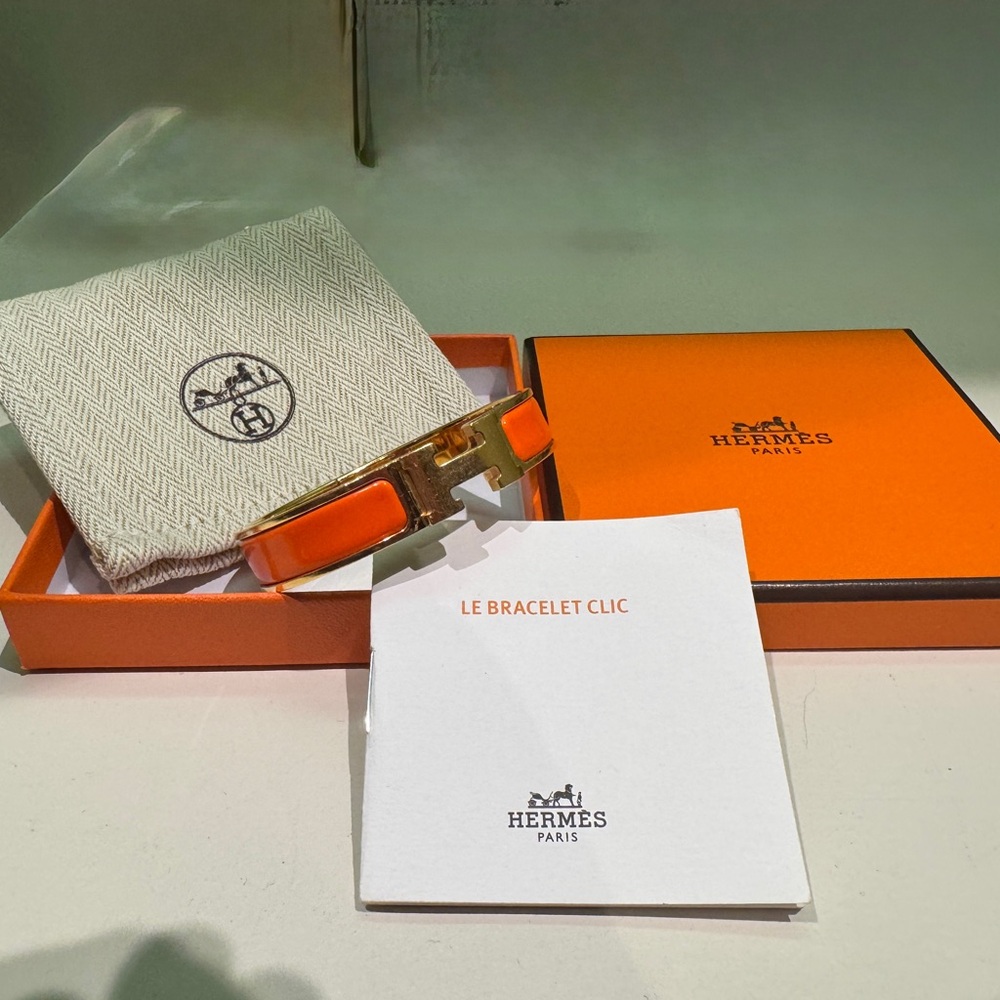 HERMES Clic Bracelet w/box, pouch and papers. Perfect to gift for the holidays!